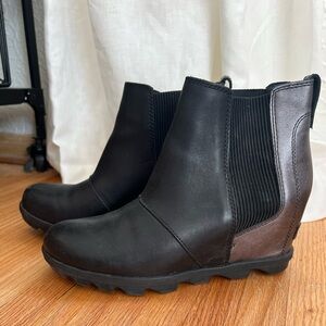 Sorel Joan of Arctic Two Tone Black and Metallic Chelsea Wedge Boot 9.5